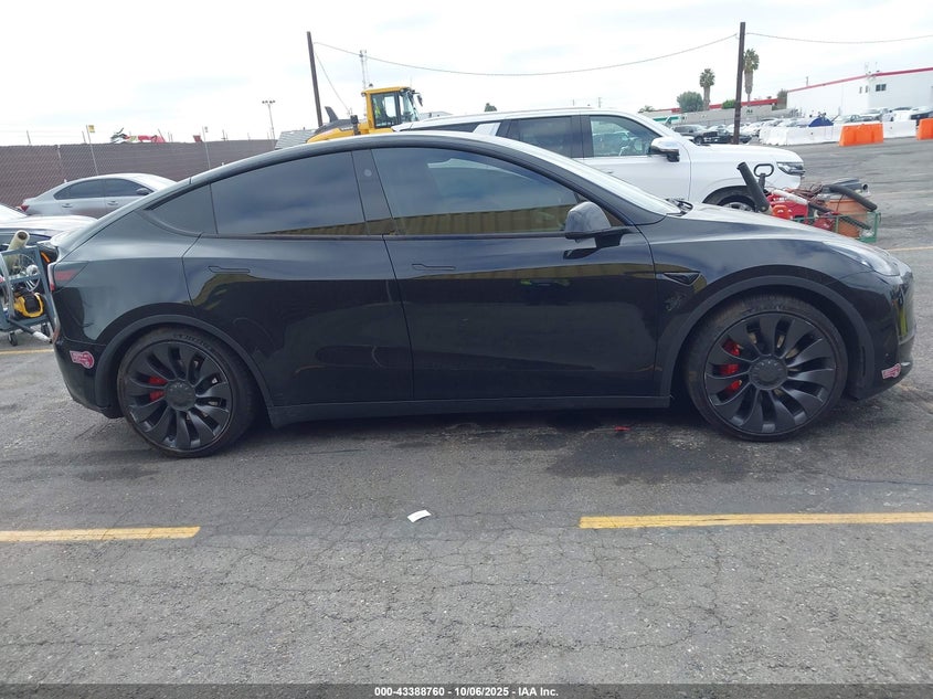 2024 Tesla Model Y Performance Dual Motor All-Wheel Drive VIN: 7SAYGDEF9RF046589 Lot: 43388760