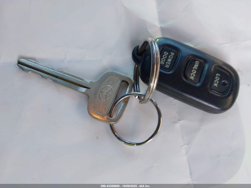 2002 Toyota Sienna Le VIN: 4T3ZF13C12U450451 Lot: 43388888