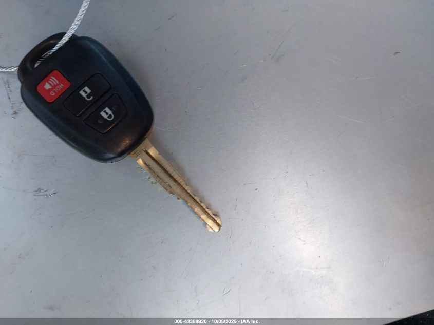 2018 Toyota Rav4 Xle VIN: 2T3RFREV5JW785711 Lot: 43388920