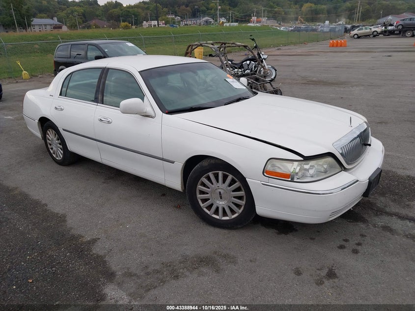 2004 Lincoln Town Car Signature