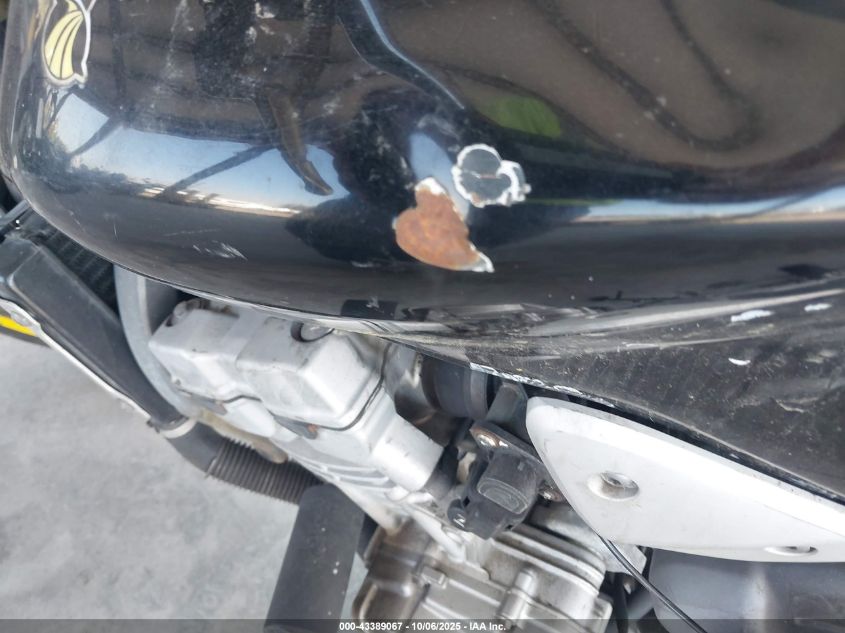 2002 Honda Cb900 F VIN: JH2SC48092M001694 Lot: 43389067