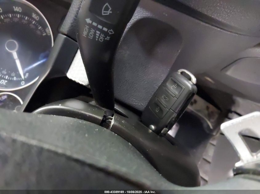 2008 Volkswagen R32 VIN: WVWKC71K58W155564 Lot: 43389169