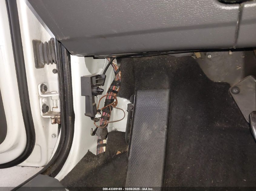 2008 Volkswagen R32 VIN: WVWKC71K58W155564 Lot: 43389169