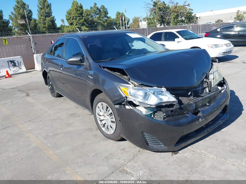 TOYOTA CAMRY HYBRID LE