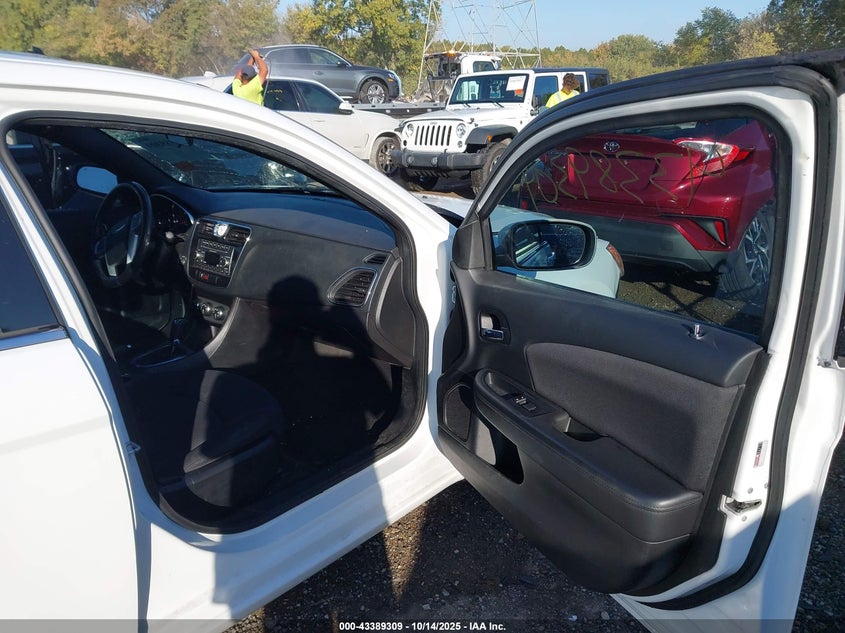 1C3CCBBB0DN601615 2013 CHRYSLER 200 photo no. 5