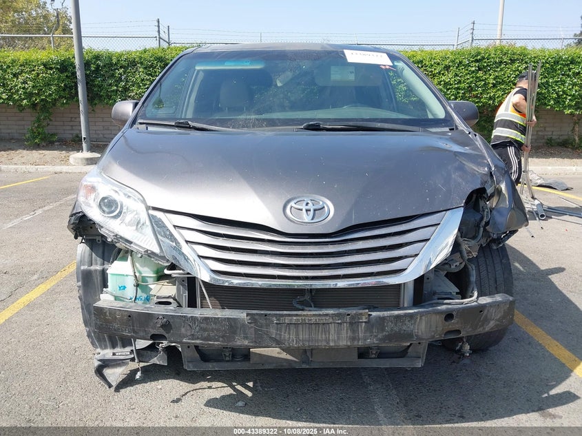 2015 TOYOTA SIENNA XLE PREMIUM 8 PASSENGER 5TDYK3DC7FS614424