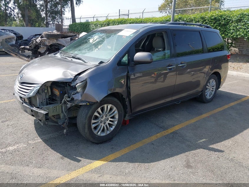 2015 TOYOTA SIENNA XLE PREMIUM 8 PASSENGER 5TDYK3DC7FS614424