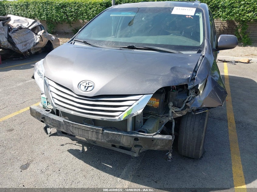 2015 TOYOTA SIENNA XLE PREMIUM 8 PASSENGER 5TDYK3DC7FS614424