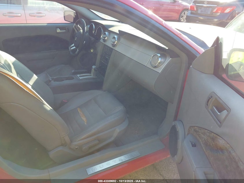 1ZVFT82H655132612 2005 FORD MUSTANG photo no. 5