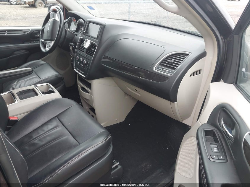 2015 CHRYSLER TOWN & COUNTRY LX - 2C4RC1AG5FR676264