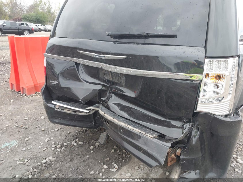 2015 CHRYSLER TOWN & COUNTRY LX - 2C4RC1AG5FR676264