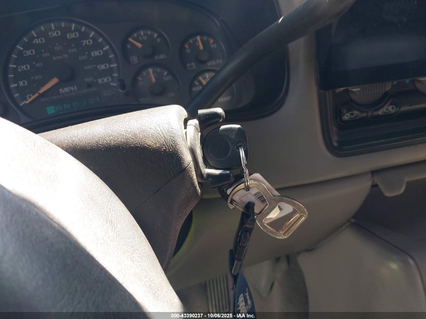 2000 Chevrolet Silverado 1500 Ls VIN: 2GCEC19V7Y1205882 Lot: 43390237