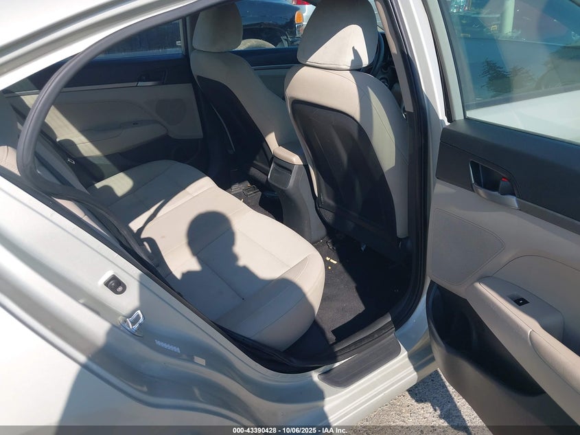 VIN KMHD74LF3HU395490 2017 HYUNDAI ELANTRA SE