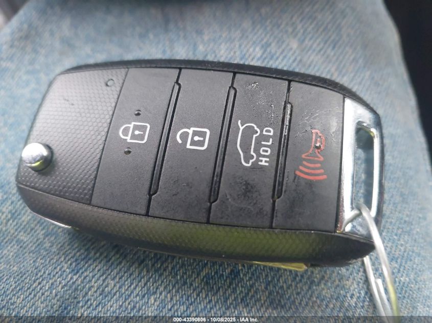 2019 Kia Sorento 2.4L L VIN: 5XYPG4A34KG569263 Lot: 43390806