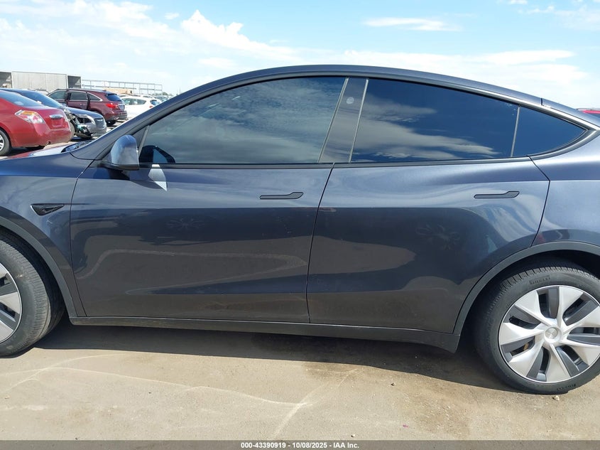 2024 Tesla Model Y Long Range Dual Motor All-Wheel Drive VIN: 7SAYGDEEXRA253500 Lot: 43390919
