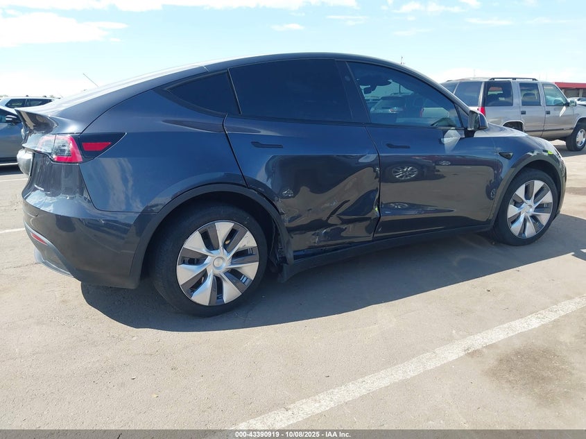 2024 Tesla Model Y Long Range Dual Motor All-Wheel Drive VIN: 7SAYGDEEXRA253500 Lot: 43390919