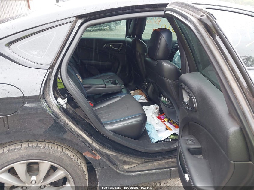 2015 Chrysler 200 S VIN: 1C3CCCBB2FN614939 Lot: 43391412