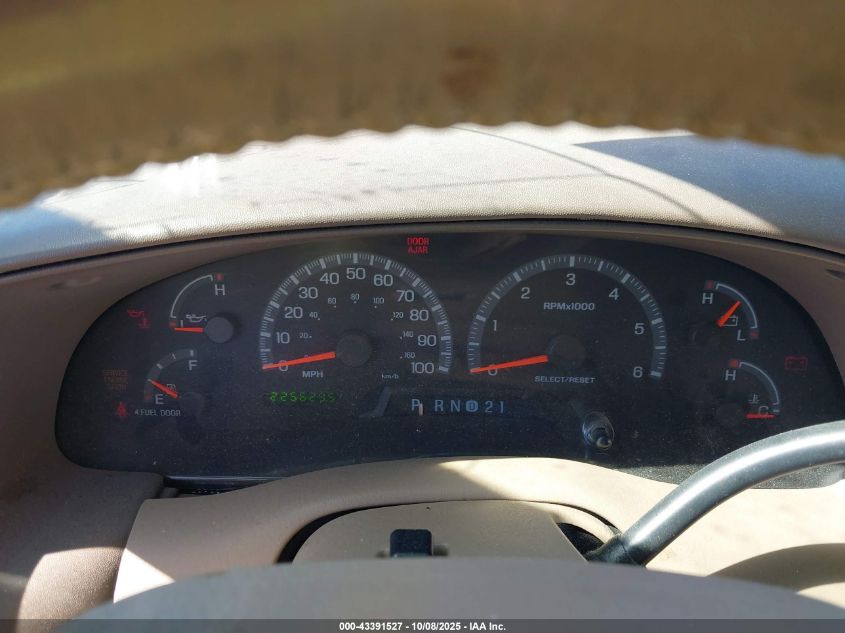 1999 Ford Expedition Eddie Bauer/Xlt VIN: 1FMRU17L4XLC52470 Lot: 43391527