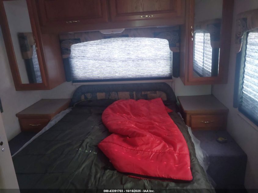 2000 Ford F550 Super Duty Stripped Chass VIN: 1FCLF53SXY0A11668 Lot: 43391703