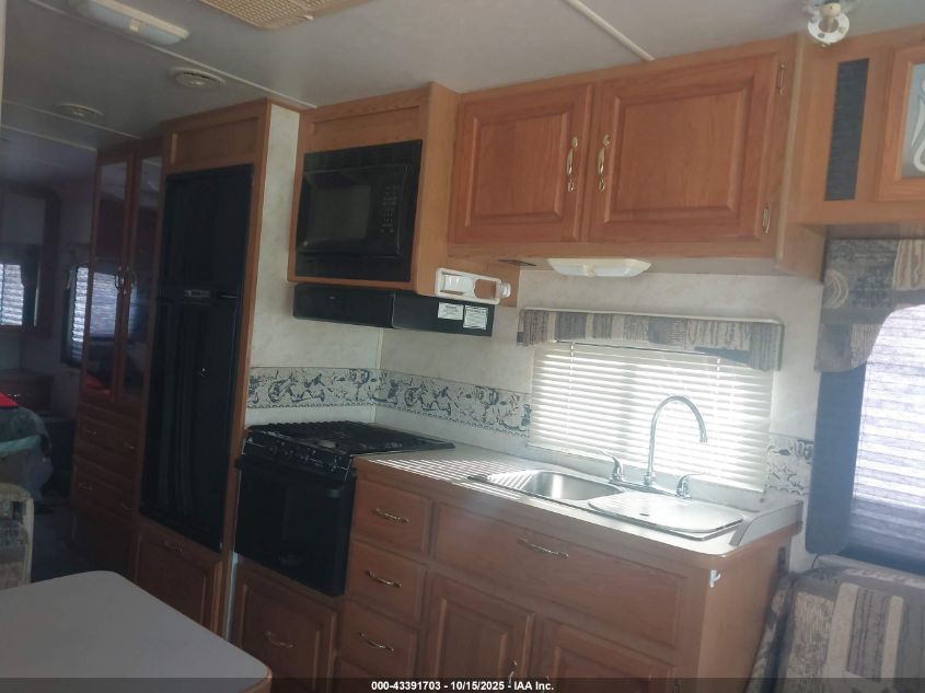 2000 Ford F550 Super Duty Stripped Chass VIN: 1FCLF53SXY0A11668 Lot: 43391703