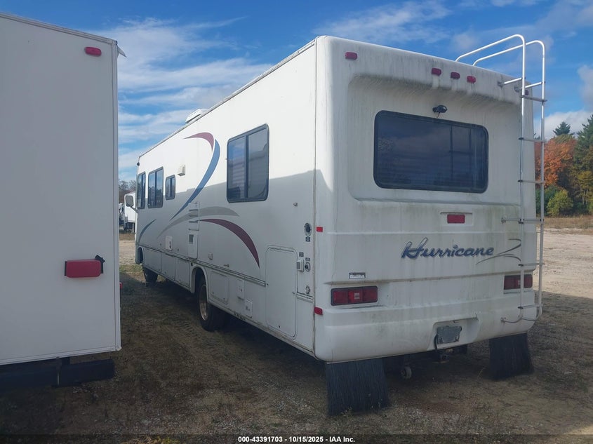 1FCLF53SXY0A11668 2000 FORD F550 photo no. 3