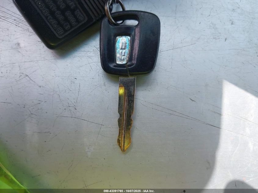 1999 Lincoln Town Car Signature VIN: 1LNHM82W9XY699661 Lot: 43391765