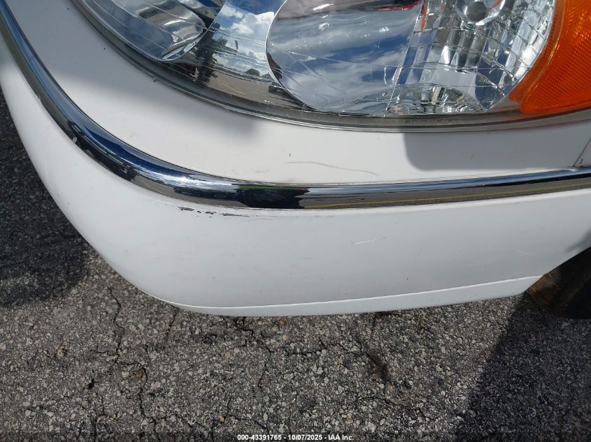 1999 Lincoln Town Car Signature VIN: 1LNHM82W9XY699661 Lot: 43391765