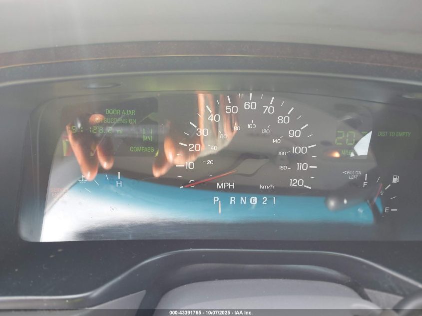 1999 Lincoln Town Car Signature VIN: 1LNHM82W9XY699661 Lot: 43391765