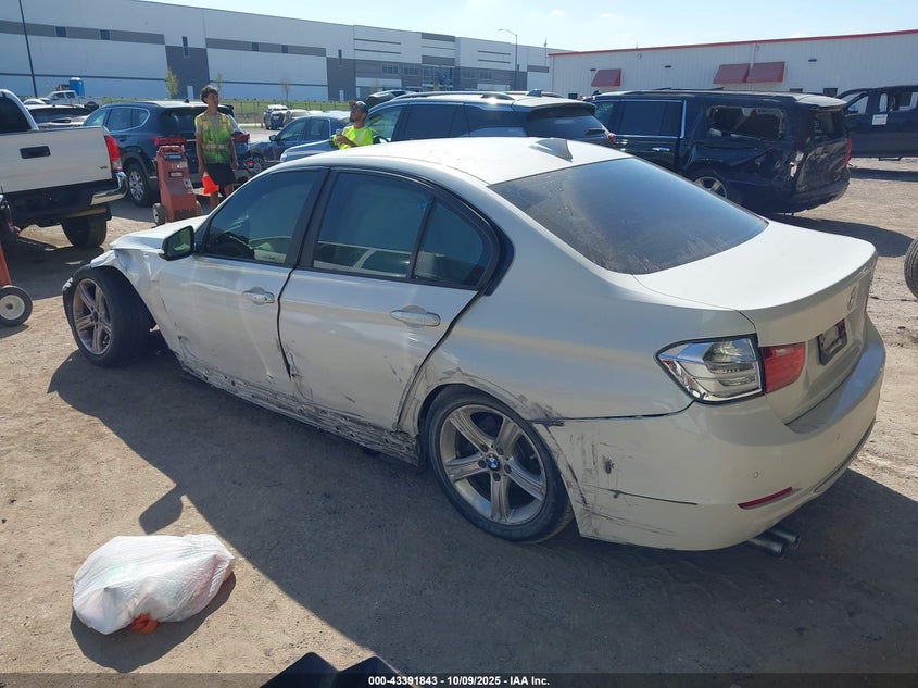 WBA3A5C56DF360016 2013 BMW 3ER photo no. 3