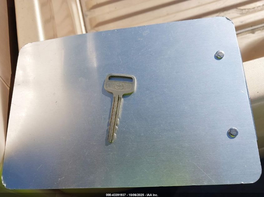 2000 Toyota Tacoma VIN: 4TANL42N5YZ661250 Lot: 43391937