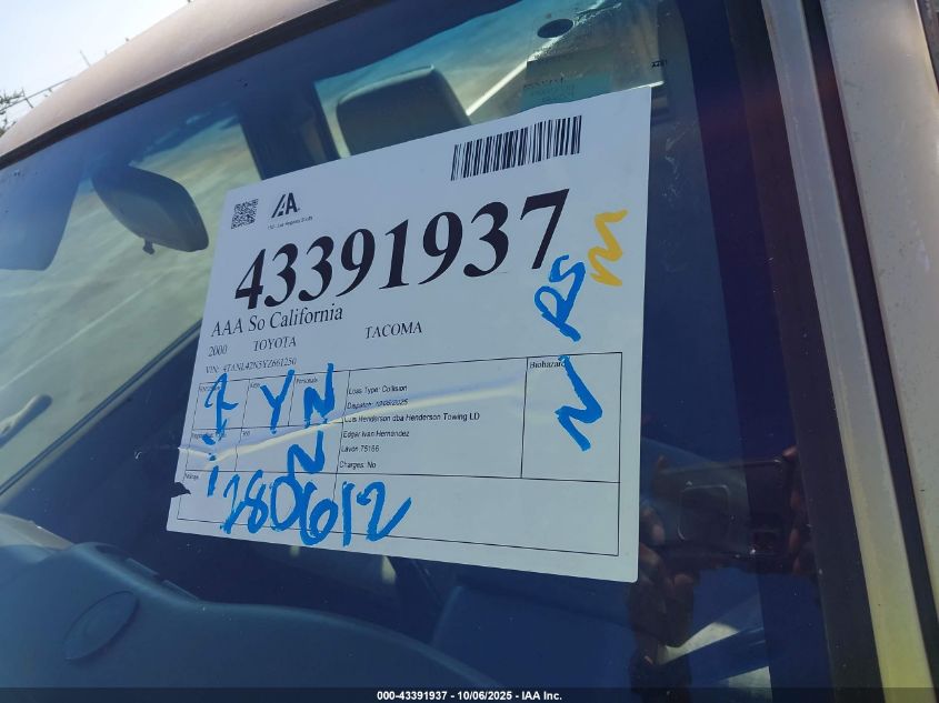 2000 Toyota Tacoma VIN: 4TANL42N5YZ661250 Lot: 43391937