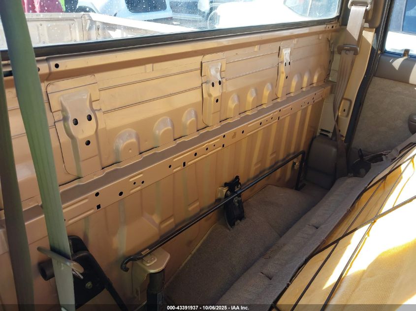 2000 Toyota Tacoma VIN: 4TANL42N5YZ661250 Lot: 43391937