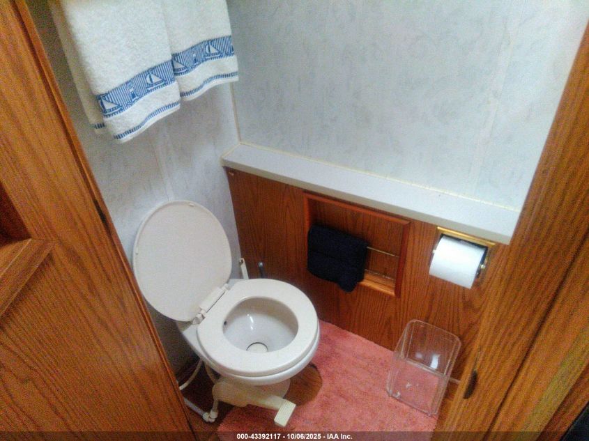 1999 Ford F550 Super Duty Stripped Chass VIN: 3FCNF53S7XJA17918 Lot: 43392117