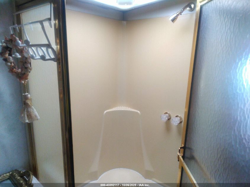 1999 Ford F550 Super Duty Stripped Chass VIN: 3FCNF53S7XJA17918 Lot: 43392117