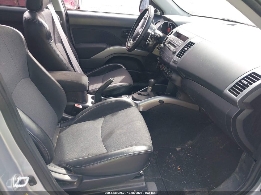 JA4LT31W48Z015742 2008 MITSUBISHI OUTLANDER photo no. 5