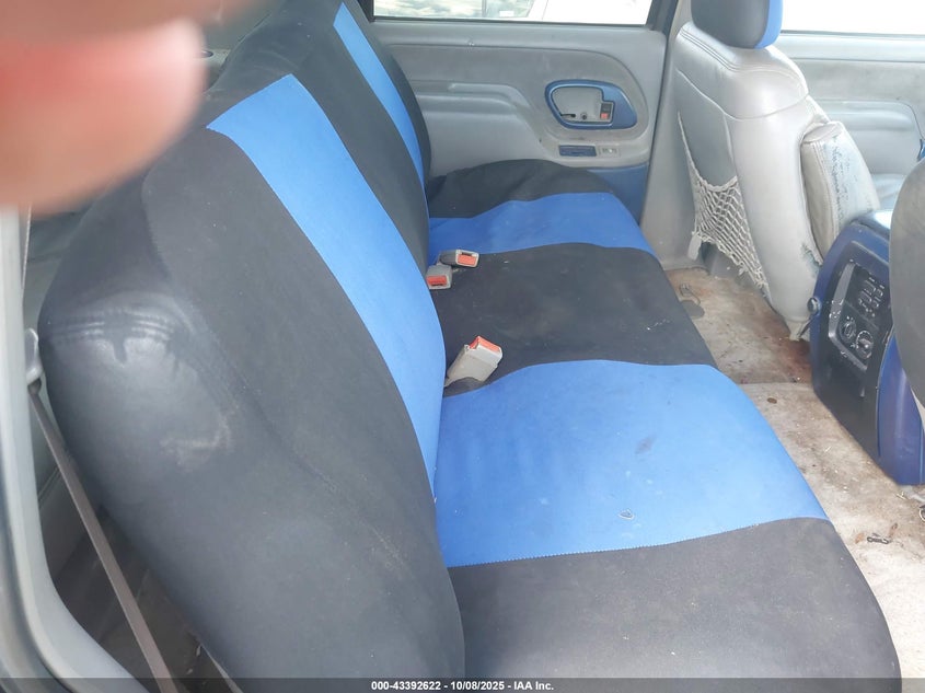 1999 Chevrolet Suburban 1500 Lt VIN: 1GNFK16R5XJ363132 Lot: 43392622