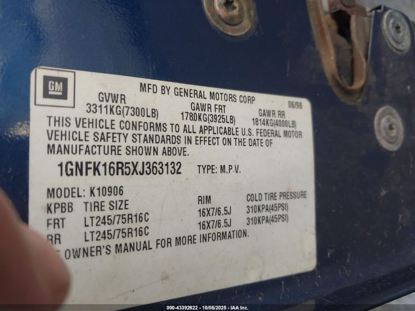 1999 Chevrolet Suburban 1500 Lt VIN: 1GNFK16R5XJ363132 Lot: 43392622