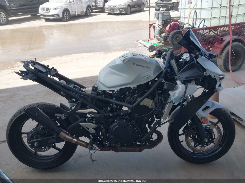 2025 Kawasaki Ex500 VIN: ML5EXGG10SDA67523 Lot: 43392795