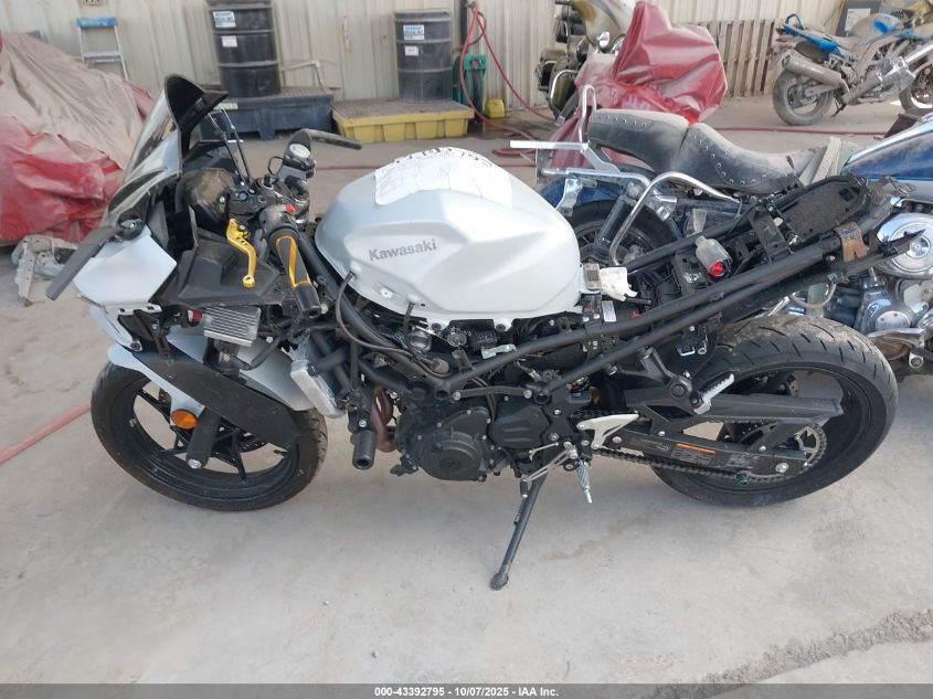 2025 Kawasaki Ex500 VIN: ML5EXGG10SDA67523 Lot: 43392795