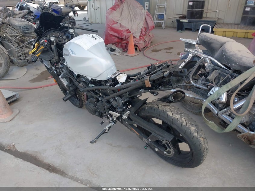 ML5EXGG10SDA67523 2025 KAWASAKI NINJA photo no. 3