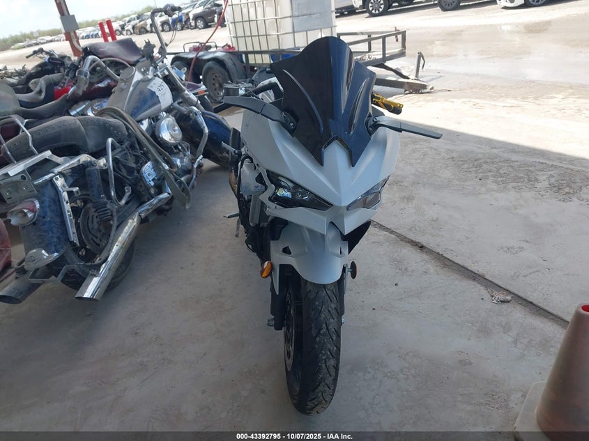 ML5EXGG10SDA67523 2025 KAWASAKI NINJA photo no. 5