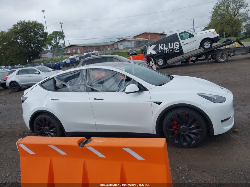 2022 Tesla Model Y Performance Dual Motor All-Wheel Drive VIN: 7SAYGDEF6NF516748 Lot: 43392857