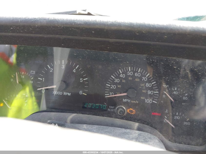 2000 Jeep Cherokee Limited VIN: 1J4FF68S0YL163432 Lot: 43393234