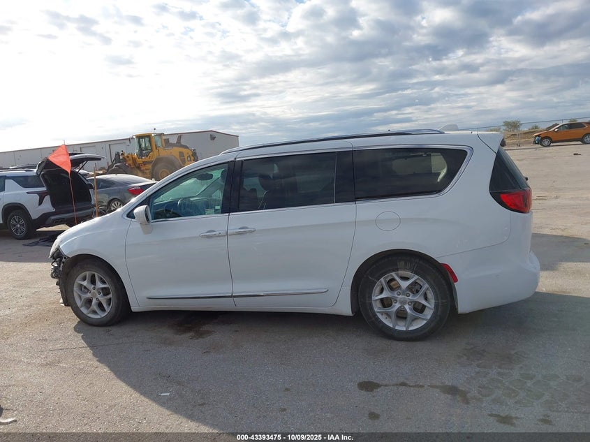 2017 Chrysler Pacifica Touring-L Plus VIN: 2C4RC1EG4HR634083 Lot: 43393475