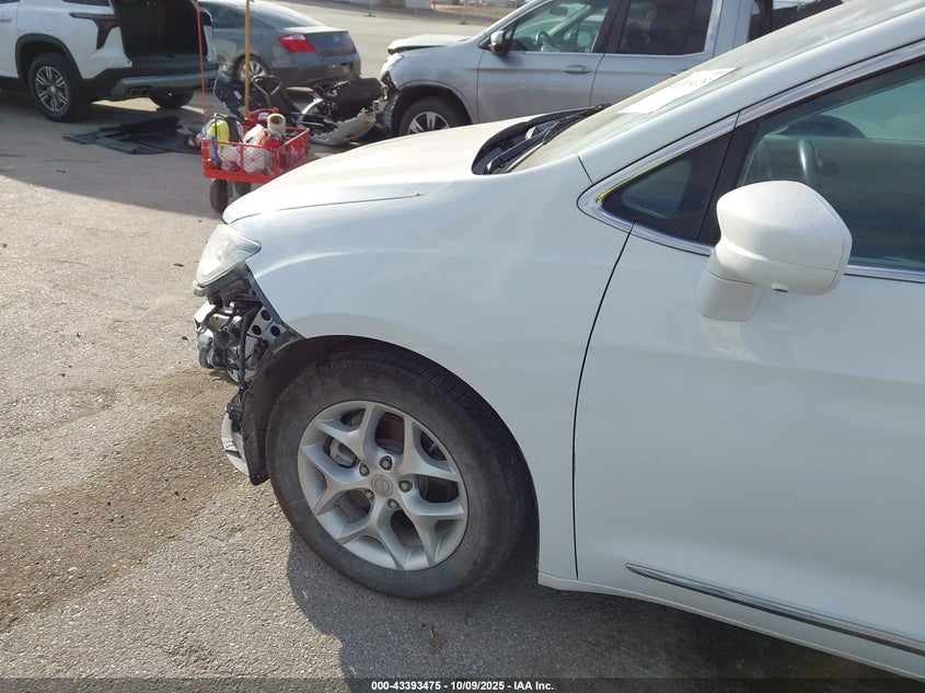 2017 Chrysler Pacifica Touring-L Plus VIN: 2C4RC1EG4HR634083 Lot: 43393475