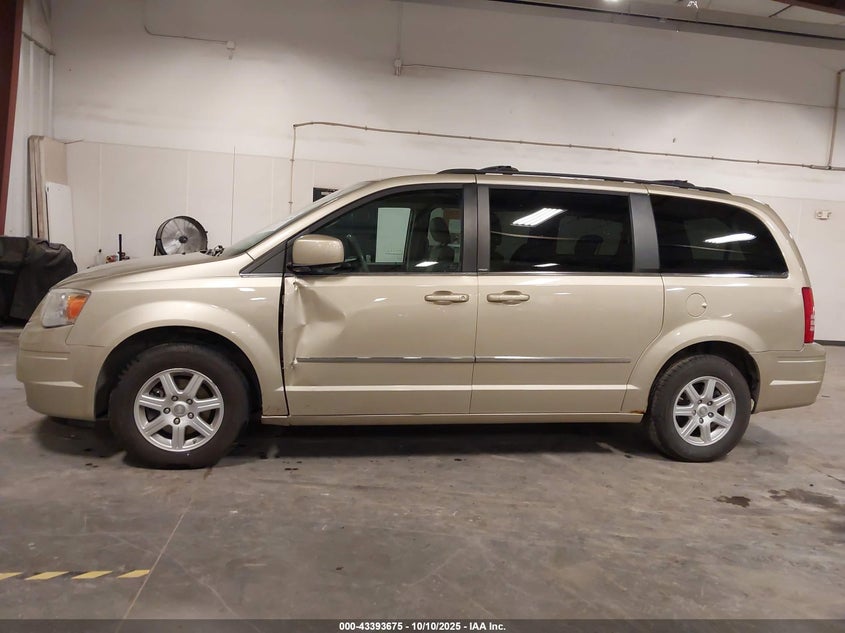 2010 Chrysler Town & Country Touring VIN: 2A4RR5D12AR226670 Lot: 43393675