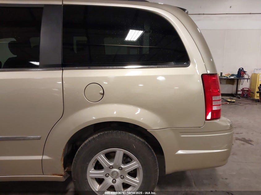 2010 Chrysler Town & Country Touring VIN: 2A4RR5D12AR226670 Lot: 43393675