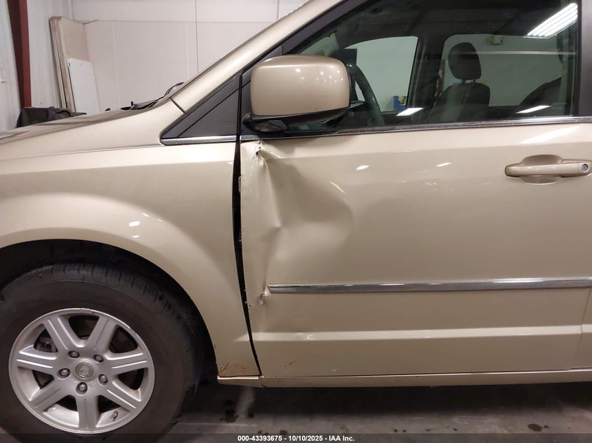 2010 Chrysler Town & Country Touring VIN: 2A4RR5D12AR226670 Lot: 43393675