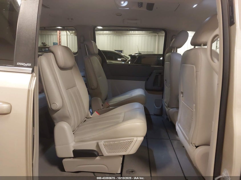 2010 Chrysler Town & Country Touring VIN: 2A4RR5D12AR226670 Lot: 43393675