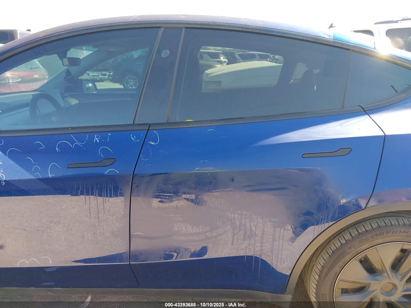 2024 Tesla Model Y Long Range Dual Motor All-Wheel Drive/Rwd VIN: 7SAYGDEDXRA309703 Lot: 43393688